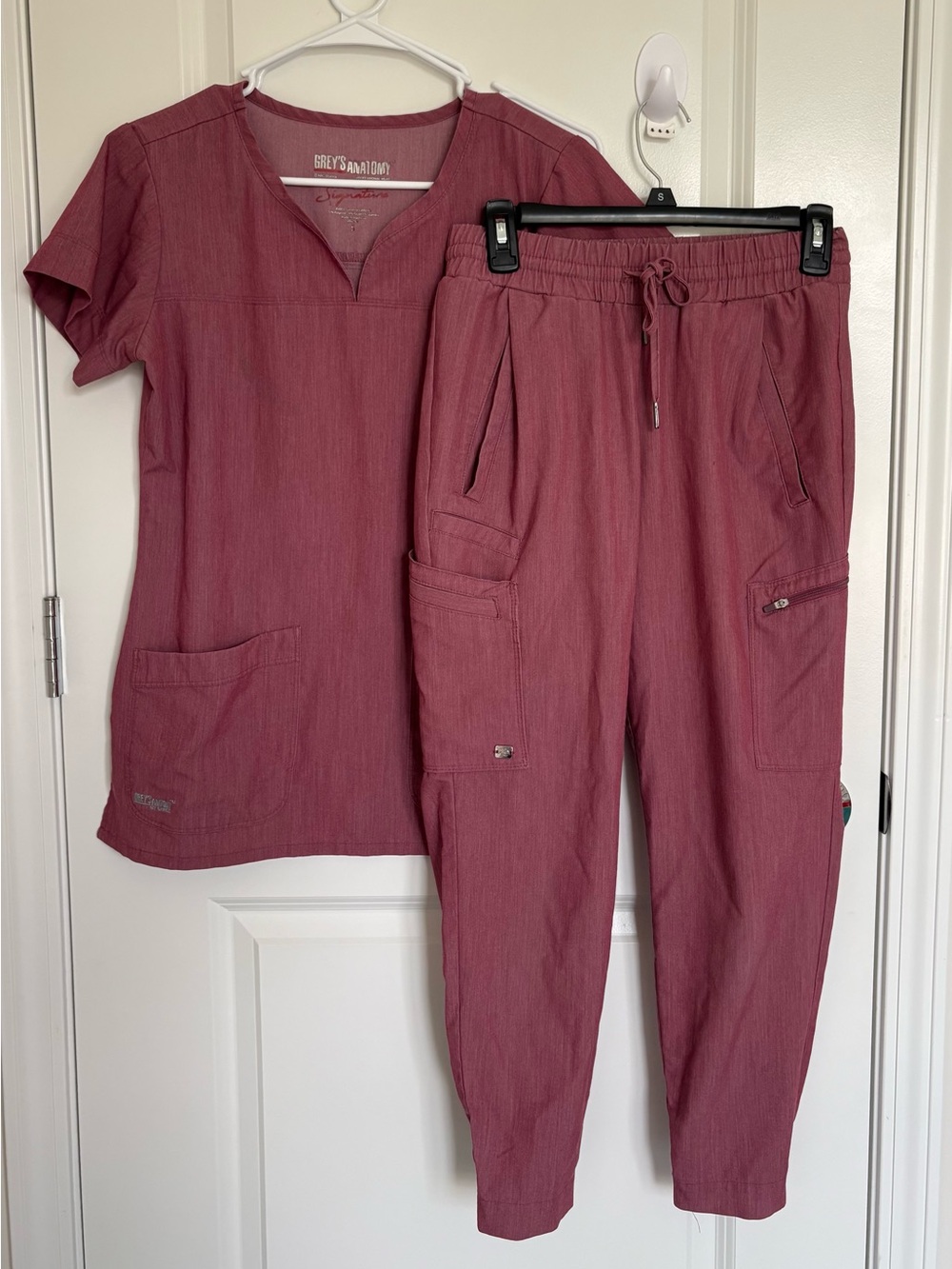 Grey's Anatomy Women's Cargo Jogger Scrub Set - Rosewood. Size S